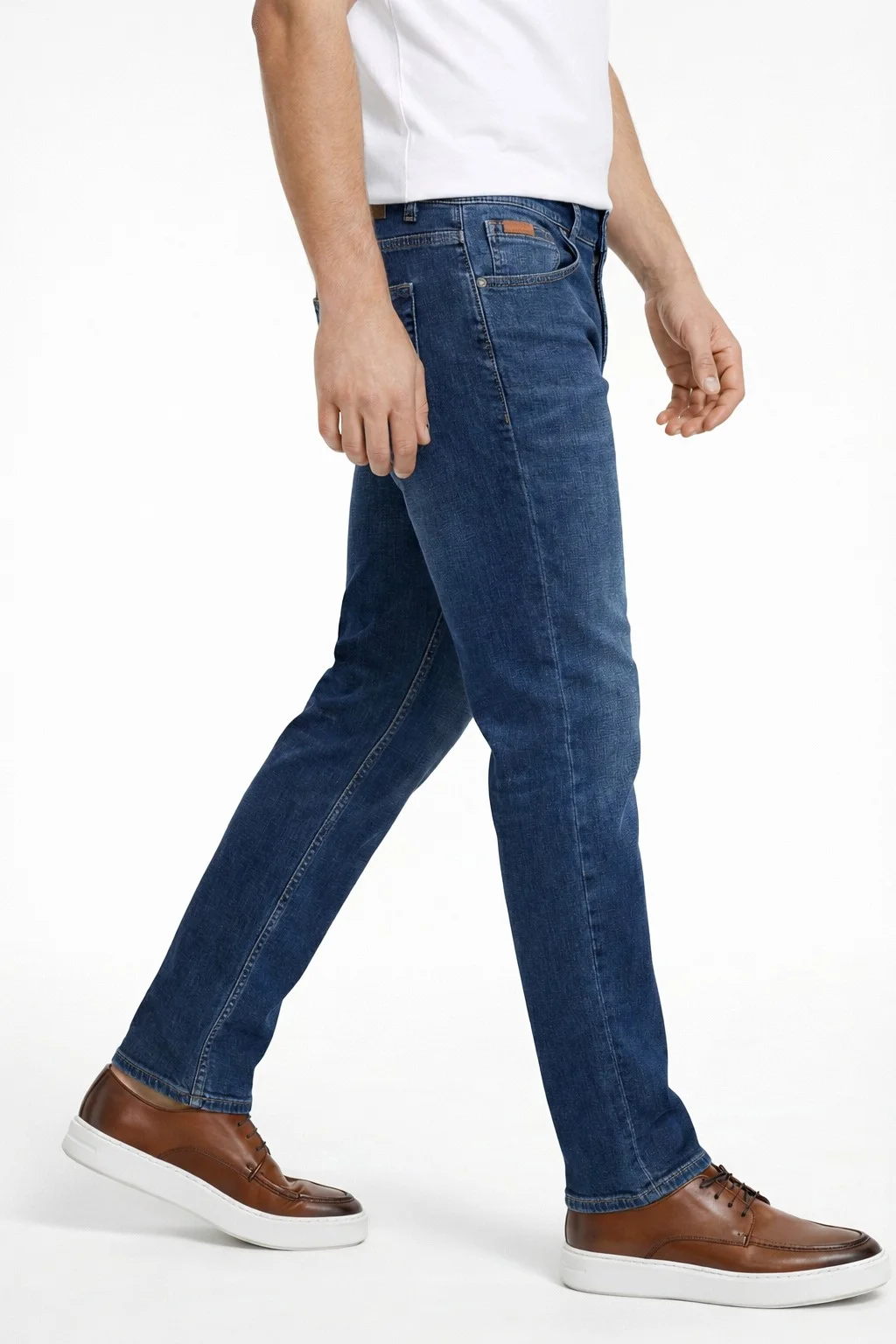 Вид сбоку, модель делает шаг