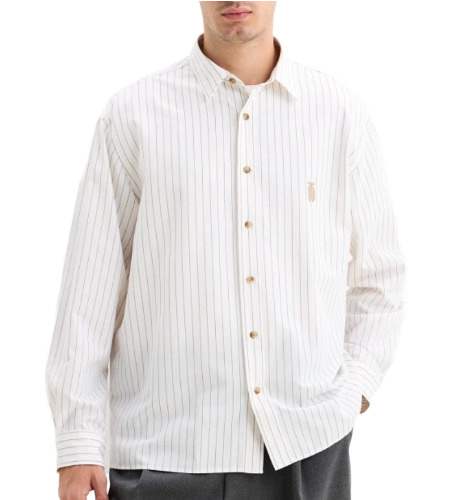 До: кроссовки, один ракурс, плохой свет